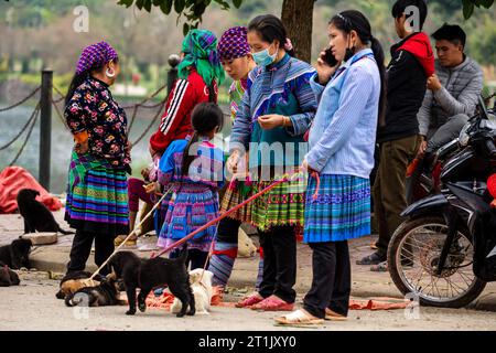 Leute vom Bac Ha Markt in Nordvietnam Stockfoto