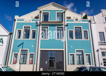 Haus mit Fassade aus Azulejo-Fliesen in Aveiro-Stadt in Portugal Stockfoto