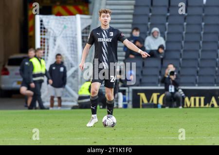 Barrow's Rory Feely während der zweiten Halbzeit des Spiels der Sky Bet League 2 zwischen MK Dons und Barrow im Stadion MK, Milton Keynes am Samstag, den 14. Oktober 2023. (Foto: John Cripps | MI News) Credit: MI News & Sport /Alamy Live News Stockfoto