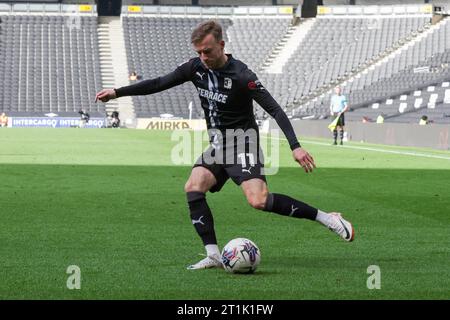 Barrow's Elliot Newby während der ersten Halbzeit des Spiels der Sky Bet League 2 zwischen MK Dons und Barrow im Stadion MK, Milton Keynes am Samstag, den 14. Oktober 2023. (Foto: John Cripps | MI News) Credit: MI News & Sport /Alamy Live News Stockfoto