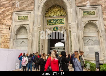 Istanbul, Türkei, 17. Oktober 2022: Tor zum Topkapi-Palast Stockfoto