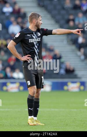 Barrow's Sam Foley während der zweiten Halbzeit des Spiels der Sky Bet League 2 zwischen MK Dons und Barrow im Stadium MK, Milton Keynes am Samstag, den 14. Oktober 2023. (Foto: John Cripps | MI News) Credit: MI News & Sport /Alamy Live News Stockfoto