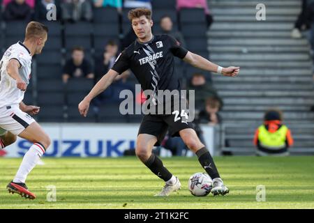 Barrow's Rory Feely während der zweiten Halbzeit des Spiels der Sky Bet League 2 zwischen MK Dons und Barrow im Stadion MK, Milton Keynes am Samstag, den 14. Oktober 2023. (Foto: John Cripps | MI News) Credit: MI News & Sport /Alamy Live News Stockfoto