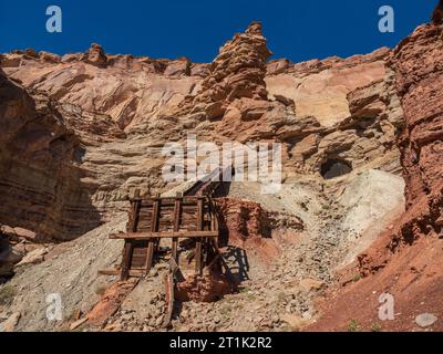 Überreste der Uranmine, Tomsich Butte Area an der Reds Canyon Road. Stockfoto