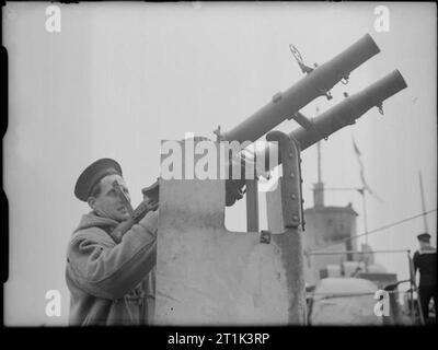 Die Royal Navy während des Zweiten Weltkriegs Twin montiert Lewis Kanonen als Anti Aircraft Waffen an Bord getestet wird die Korvette HMS CLEMATIS an der Liverpool verwendet. Stockfoto