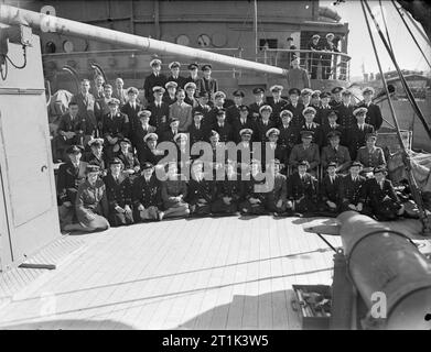 Gruppe von Offizieren der Cypher Personal. Januar 1943, an Bord der HMS Bulolo. Stockfoto