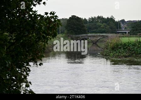 Im Vereinigten Königreich - Erkundung des River Ribble in Preston - River Darwen mündet in den River Ribble bei Preston Stockfoto