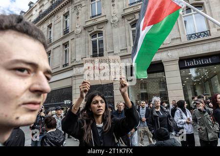 Saint Ouen, Paris, Frankreich. Oktober 2023. Eine Demonstration zur Unterstützung Palästinas findet trotz des Verbots des Innenministeriums am Place de la République in Paris statt. Einige Exzesse wurden in Paris begangen. Mindestens zehn Personen wurden verhaftet. (Kreditbild: © Sadak Souici/ZUMA Press Wire) NUR REDAKTIONELLE VERWENDUNG! Nicht für kommerzielle ZWECKE! Stockfoto