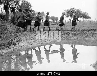 Eine Arbeitsgruppe des 1. Bataillon Queen eigene Cameron Highlanders bei Aix in Frankreich, November 1939. Stockfoto