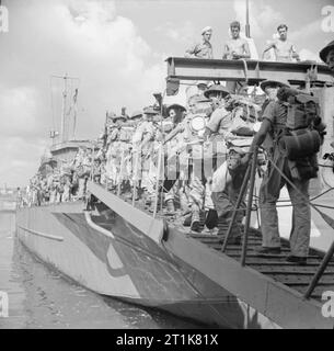 Der Landung der Alliierten in Italien, September 1943 - Reggio, Taranto und Salerno Reggio, 3 September 1943 (Operation Baytown): die Truppen an Bord eines Landing Craft in Catania, Sizilien. Stockfoto