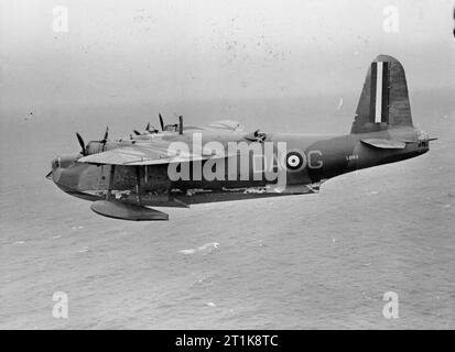 Royal Air Force Coastal Command, 1939-1945. Short Sunderland Mark I, L2163&#145; DA-G&#146; der in Nr. 210 Squadron RAF in Oban, im Flug über den Atlantik während der Begleitung kanadische Truppe Konvoi 6 (TC6), inbound für Greenock. Stockfoto