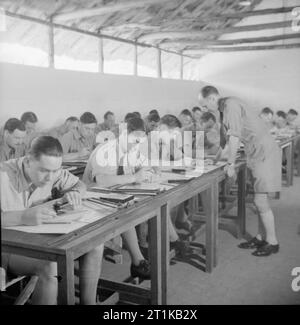 Royal Air Force, die rhodesian Air Training Gruppe in Südrhodesien, 1941-1945. Student Navigatoren erfahren Sie, wie Sie einen Kurs beim ersten Training Wing, Bulawayo zu plotten. Stockfoto