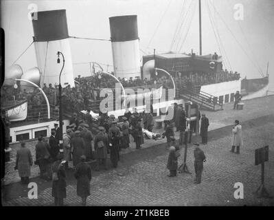 Herrschaft und Reich Kräfte im Vereinigten Königreich 1939-45 Teil des ersten Kontingent der kanadischen Truppen in Großbritannien ankommen, aussteigen in Greenock, Schottland, Dezember 1939. Stockfoto