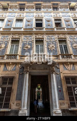 Palazzo Nicolosio Lomellino. Wurde zwischen 1563 und 1569 von Nicolosio Lomellino in der Via Garibaldi 7, Genua, Ligurien, Italien gebaut. Der reiche Stuck Decoratio Stockfoto