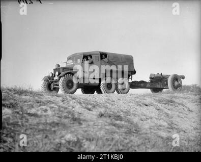 Die britische Armee in Frankreich 1940 eine Scammell Pioneer schleppt einen 8 Zoll haubitze 1. Schwere Regiment, in der Nähe von Calais, 12. Januar 1940. Stockfoto