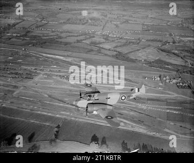 Flugzeuge der Royal Air Force 1939-1945 - wie Fluggeschwindigkeit. 10 Oxford. Oxford Mark II, HN 386, der Luftverkehr Hilfs- &#146; s Fortgeschrittene Flying Training Schule, basierend auf White Waltham, Berkshire, auf nautische Ausbildung Flug. Stockfoto