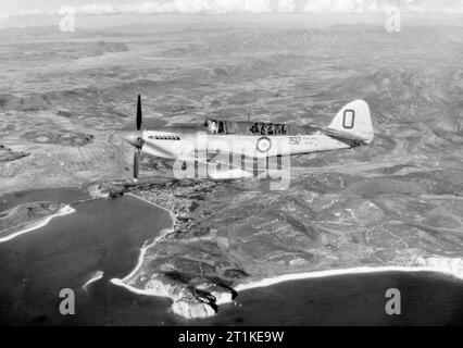 Die Royal Navy Fairey Firefly FR. IV ab 825 Naval Air Squadron fliegen einer aufklärungsmission von HMS Ocean (R68) entlang der Ostküste von Korea. Stockfoto