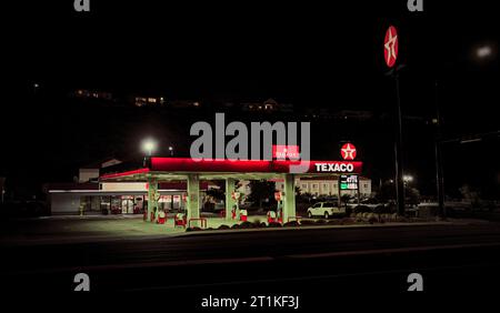 USA Tankstelle bei Nacht Stockfoto