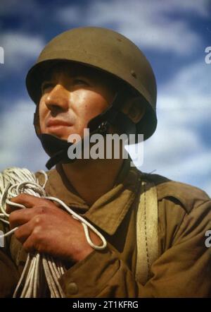 Paratroop Ausbildung in Großbritannien, Oktober 1942 Kopf und Schultern Porträt der Fallschirmjäger. Stockfoto