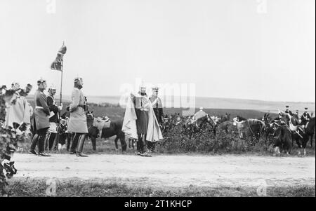 Der kaiserlichen deutschen Armee 1890 - 1913 Kaiser Wilhelm II. Weist auf ein Ereignis das Interesse der britischen Junior Minister im Colonial Office, Winston Churchill, im Sommer Manöver der kaiserlichen deutschen Armee im Jahr 1906. Stockfoto