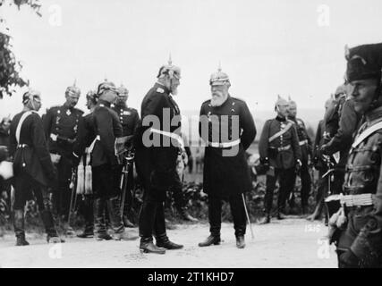 Der kaiserlichen deutschen Armee 1890-1913 König Wilhelm II. von Wurttemburg mit Großherzog Friedrich I. von Baden (rechts) während der Manöver von 1899. Stockfoto