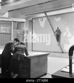 Coastal Command - Produktion eines Films des Ministeriums für Information in den Pinewood Studios, Iver Heath, Buckinghamshire, England, Vereinigtes Königreich, April 1942. Stockfoto