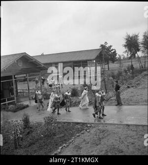 Lernen durch Schauspiel- Ausbildung durch Theater für Evakuierte an einer 'Camp School', Marchant's Hill, Hindhead, Surrey, 1943. Stockfoto