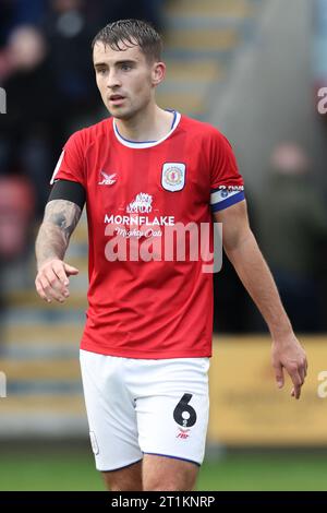 Luke Offord von Crewe Alexandra während des Spiels der Sky Bet League Two zwischen Crewe Alexandra und Tranmere Rovers im Mornflake Stadium am Samstag, 14. Oktober 2023 in Crewe, England (Foto: Phil Bryan/Alamy Live News) Stockfoto