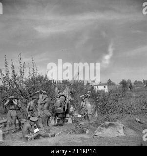 Die britische Armee in Italien 1944 155-mm-Kanone von 75 schweren Regiment, Royal Artillery, in Aktion gegen die deutschen Positionen auf der Gotischen Linie, 13. September 1944. Stockfoto