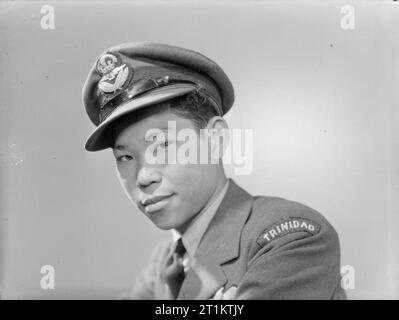 Trinidadier mit dem britischen Commonwealth Kräfte, Großbritannien, 1943 ein Kopf und Schultern Portrait von Pilot Officer U L dienen Yan, die gegenwärtig mit der Royal Air Force zu dienen. Stockfoto