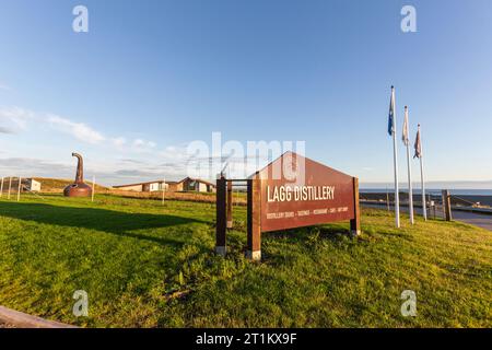 Lagg Distillery at Sunset, Kilmory, Isle of Arran, Firth of Clyde, Schottland, Großbritannien Stockfoto