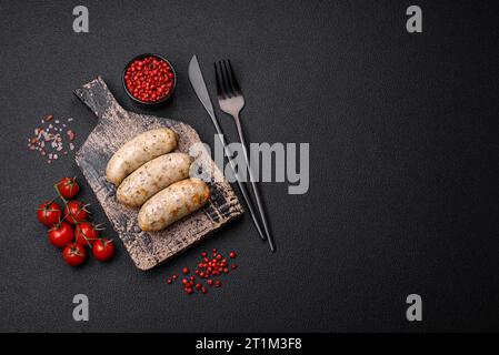 Würstchen pflanzliches Protein Seitan fleischlos Soja Weizen klassischer Geschmack vegetarischer oder veganer Snack auf dem Tisch gesunde Mahlzeit Snack Stockfoto