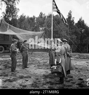 Deutsche Streitkräfte suchen Begriffe ergeben, Mai 1945 Feldmarschall Sir Bernard Montgomery mit der deutschen Delegierten außerhalb seiner Hauptsitz am 21. Armee Gruppe. Stockfoto