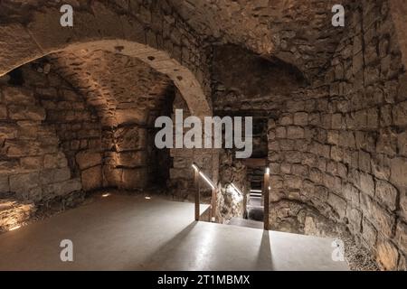 Jerusalem, Israel - 13. Oktober 2017: Unterirdischer Tunnel der Westmauer mit großer Passage entlang der Mauern des Tempelbergs in der Altstadt von Jerusalem Stockfoto