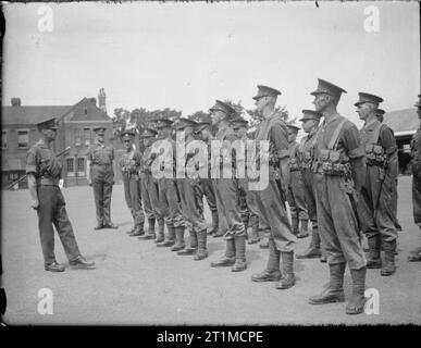 Die britische Armee im Vereinigten Königreich 1939-45 Rekruten des Queen's Royal Regiment (West Surrey) in Guildford, Mai 1940 Stockfoto