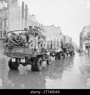 Deutschland unter alliierter Besatzung russischen Truppen aus einem Sektor von Berlin weg für die Briten zu machen. Stockfoto