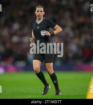 Oktober 2023 - England gegen Australien - International Friendly - Wembley Stadium. Schiedsrichter Stephanie Frappart Picture : Mark Pain / Alamy Live News Stockfoto