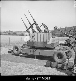 Die britische Armee im Vereinigten Königreich 1939-45 Mobile triple 20 mm Oerlikon Gewehr während einer Artillerie Demonstration in Sheerness, vom 2. Juli 1943. Stockfoto