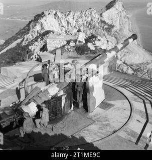 Die britische Armee auf Gibraltar 1942 eine 9,2-Zoll Küsten Waffe auf den Felsen von Gibraltar, 4. Januar 1942. Stockfoto