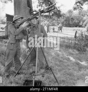 Der Home Guard 1939-45 Home Guard Soldaten ein Bren gun auf einem anti-aircraft Montageset, während einer Übung in der Nähe von Exeter, 10. August 1941. Stockfoto