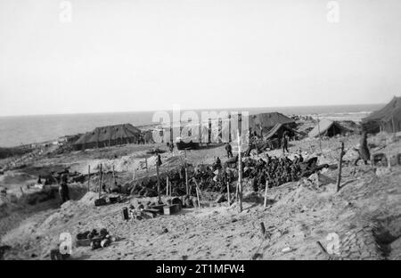 Invasion der Insel Walcheren [Westkapelle] Die Besetzung der Insel Walcheren geht schnell. Flushing ist in den Händen der britischen Truppen und ein aufspleissen im Westen sind in der Nähe der Marine Kommandos aus den Westkapelle Brückenkopf (wo diese Bilder aufgenommen wurden). Das Bild zeigt die deutschen Gefangenen auf Walcheren, in einem Kriegsgefangenenlager Käfig. Stockfoto