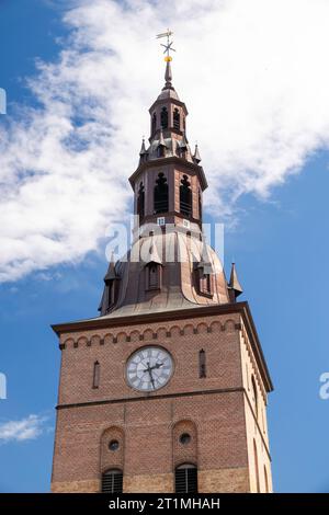 Blick auf den Turm an der Oslo Domkirke; Oslo, Norwegen. Stockfoto