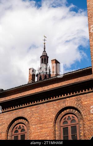 Blick auf den Turm an der Oslo Domkirke; Oslo, Norwegen. Stockfoto