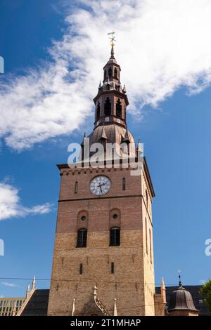 Blick auf den Turm an der Oslo Domkirke; Oslo, Norwegen. Stockfoto