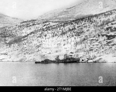 Die deutsche Invasion von Norwegen, 1940. Die deutschen Zerstörer GEORG THIELE Strände in Sildvika Rombaksfjord aus, nachdem die naval Action aus Narvik, 13. April 1940. Stockfoto