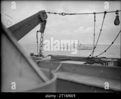 D-Day - alliierte Truppen während der Invasion in der Normandie am 6. Juni 1944 die Jagd - Zerstörer HMS COTTESMORE (L78) das feuern auf gegnerische Ufer Positionen auf König Sektor der Gold angriff, vom 6. Juni 1944. Stockfoto