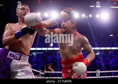 My Mate Nate (links) und Whindersson Nunes Batista im Leichtschwergewicht-Titelspiel der Misfits während der MF- und DAZN: X-Serie in der AO Arena in Manchester. Bilddatum: Samstag, 14. Oktober 2023. Stockfoto