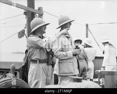 Dakar. September 1940, an Bord der Ss Westernland, während der Reise. General de Gaulle und Allgemeine Spears auf der Brücke von SS WESTERNLAND während des Betriebs. Stockfoto