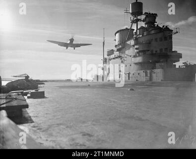 Fleet Air Arm-Serie, an Bord der HMS Victorious. September 1942. Ein seafire im Flug. Stockfoto