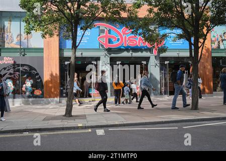 Disney Store Oxford Street London England Großbritannien Stockfoto